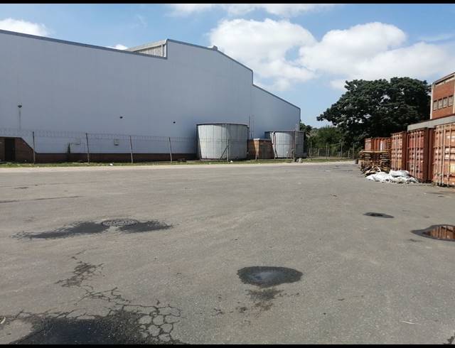 3,140M² FACTORY TO LET IN NEW GERMANY
